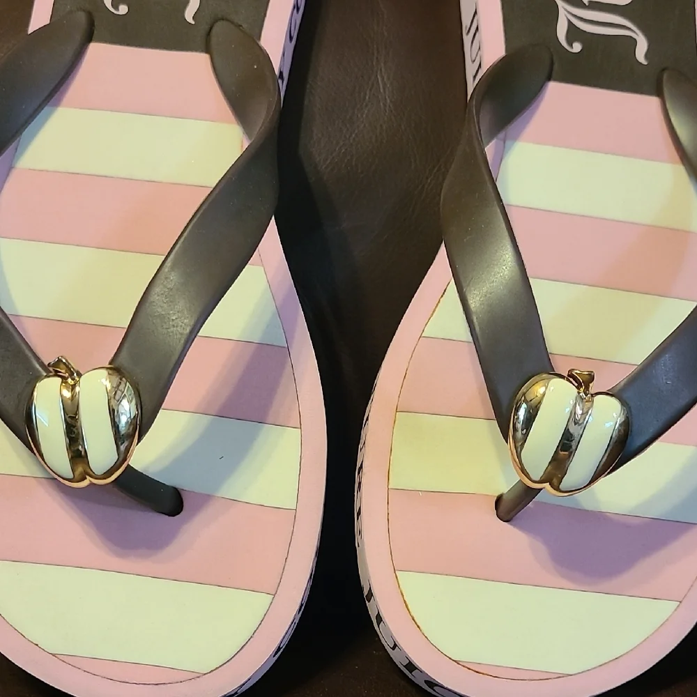 Juicy Couture Pink and Gold Sandals for Summer - Picture 7 of 9